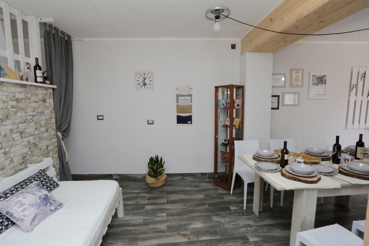 Apartmán Casa Del Cicloturista Santadi Exteriér fotografie